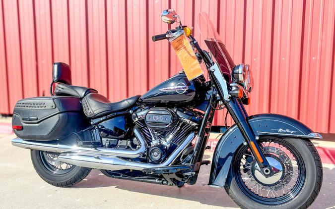 2020 Harley-Davidson® Heritage Classic 114 FLHCS Vivid Black