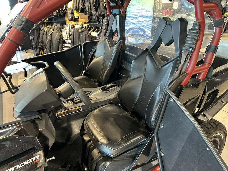 2017 Can-Am® Commander™ XT-P™ 1000