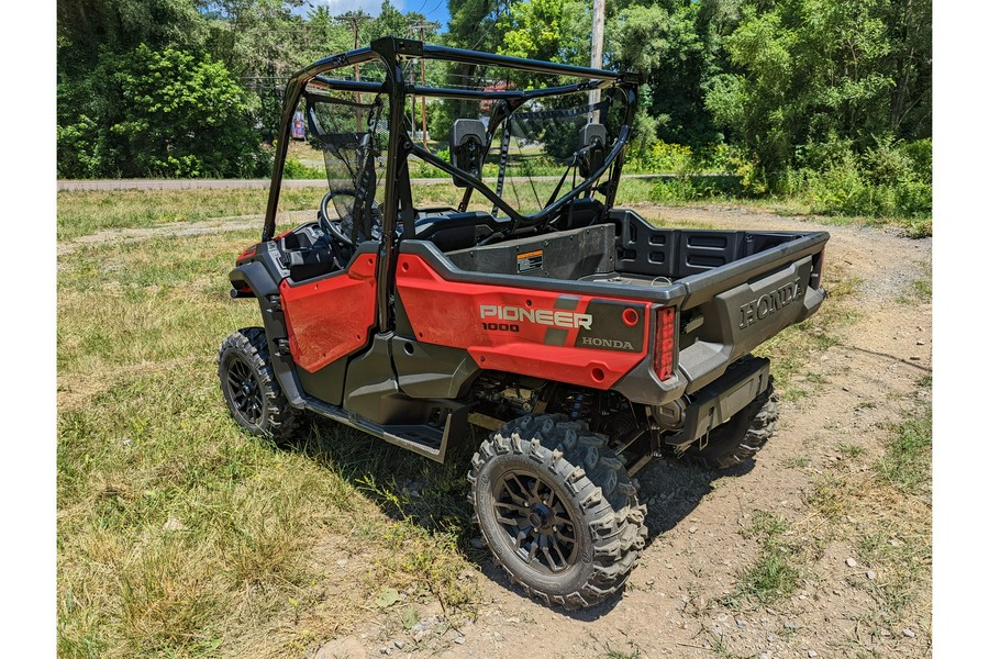 2025 Honda Pioneer 1000 Deluxe