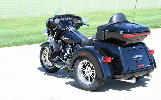 2024 Harley-Davidson Tri Glide Ultra Vivid Black