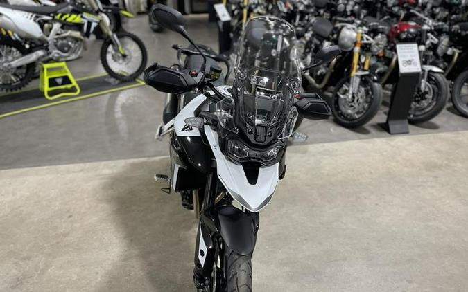 2024 Triumph Tiger 900 GT Snowdonia White / Sapphire Black