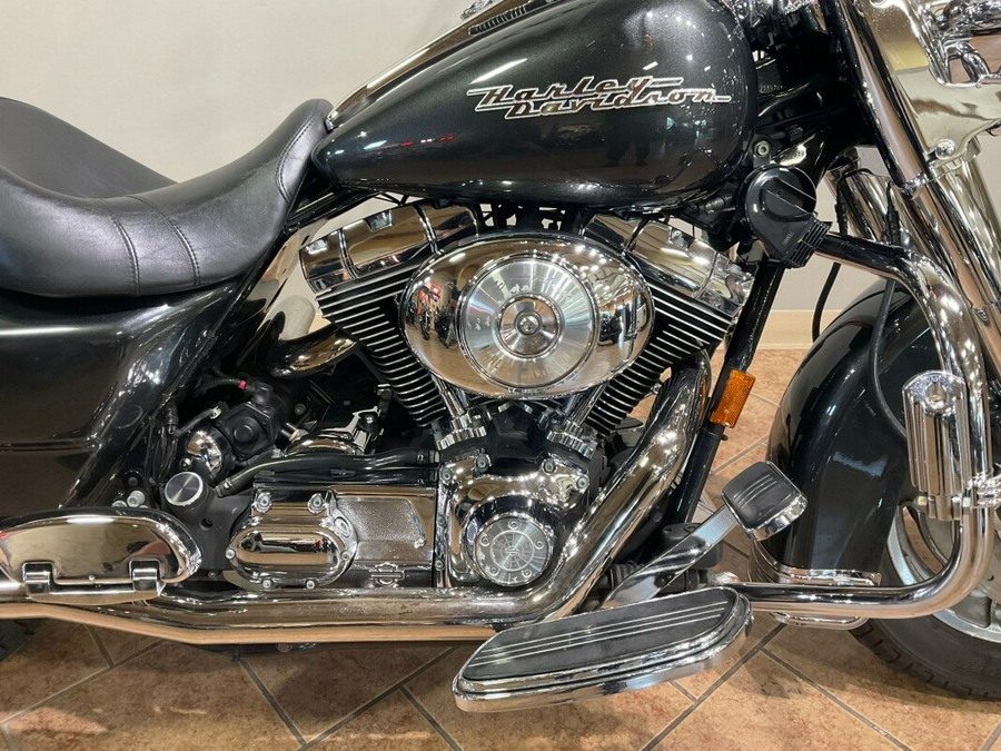 2005 Harley-Davidson Road King® Custom Black Pearl FLHRSI