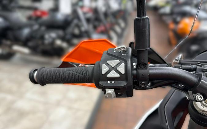 2025 KTM 890 ADVENTURE R