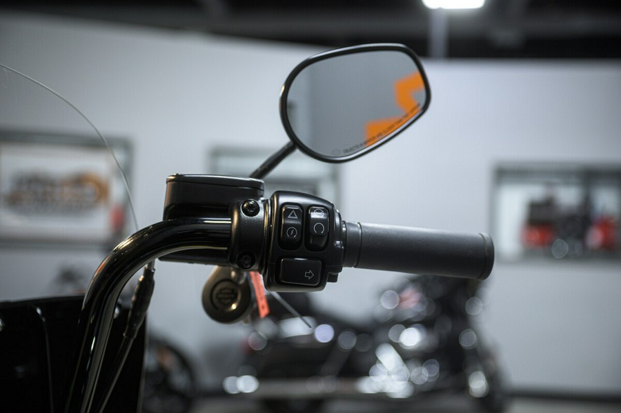 2023 Harley-Davidson Softail Heritage Classic Cruiser FLHCS