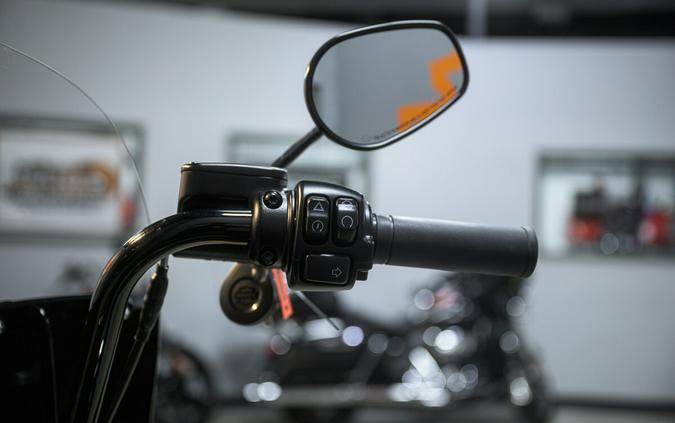 2023 Harley-Davidson Softail Heritage Classic Cruiser FLHCS