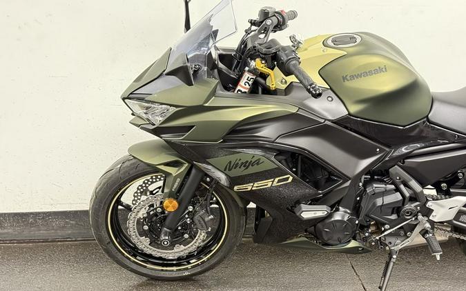 2024 Kawasaki Ninja® 650 ABS Metallic Covert Green/Metallic Spark Black