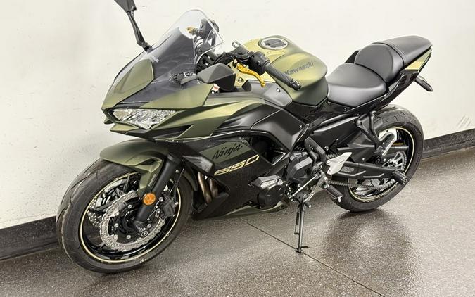 2024 Kawasaki Ninja® 650 ABS Metallic Covert Green/Metallic Spark Black