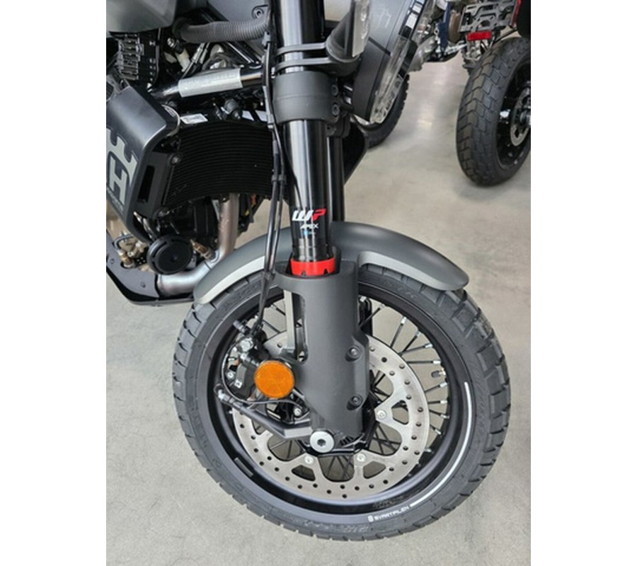 2024 Husqvarna SVARTPILEN 401