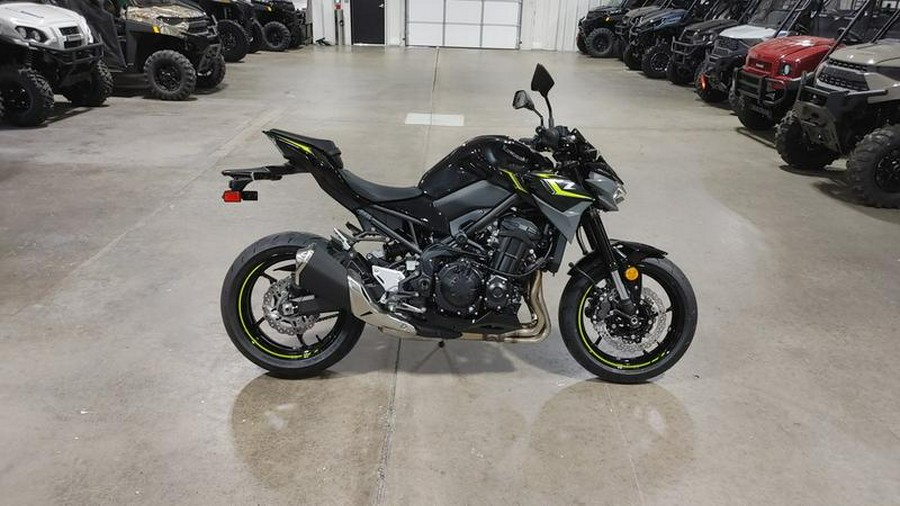 2024 Kawasaki Z900 ABS Metallic Spark Black/Metallic Matte Dark Gray