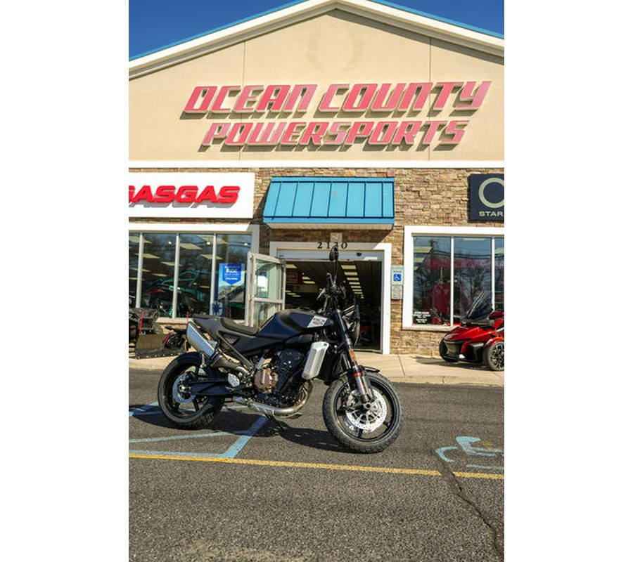 2025 Husqvarna® Svartpilen 801