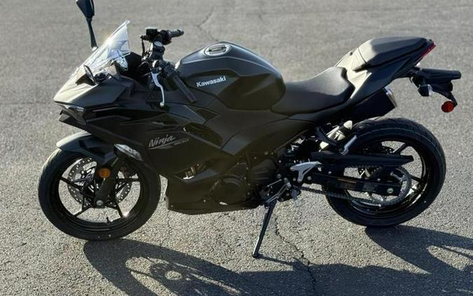 2026 Kawasaki Ninja® 500 ABS Metallic Flat Spark Black