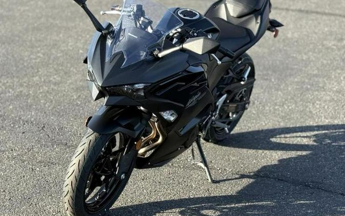 2026 Kawasaki Ninja® 500 ABS Metallic Flat Spark Black
