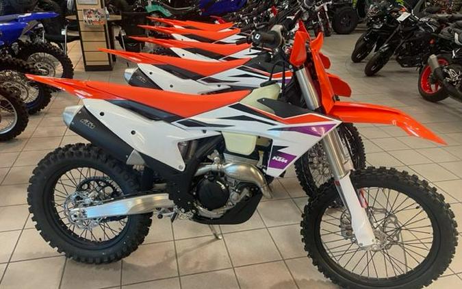 FIRST LOOK! 2024 KTM OFF-ROAD MODELS // 450XCF, 300XC, 350XCF, 125XC, 250XCF & 250XC