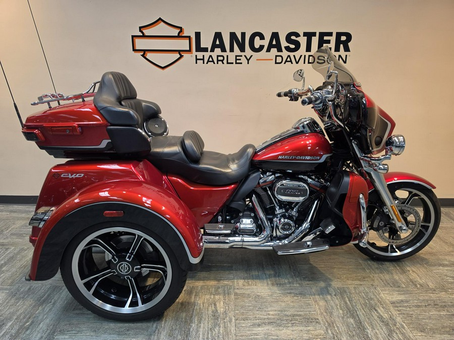 2021 Harley-Davidson® CVO™ Tri Glide® Sunset Orange & Sunset Black FLHTCUTGSE
