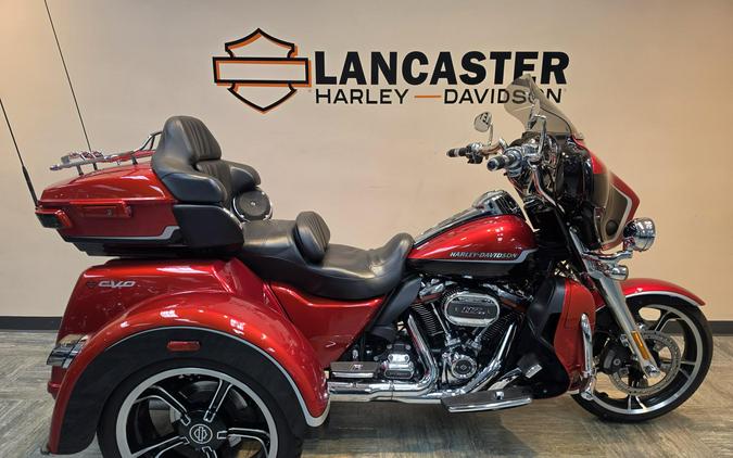 2021 Harley-Davidson® CVO™ Tri Glide® Sunset Orange & Sunset Black FLHTCUTGSE