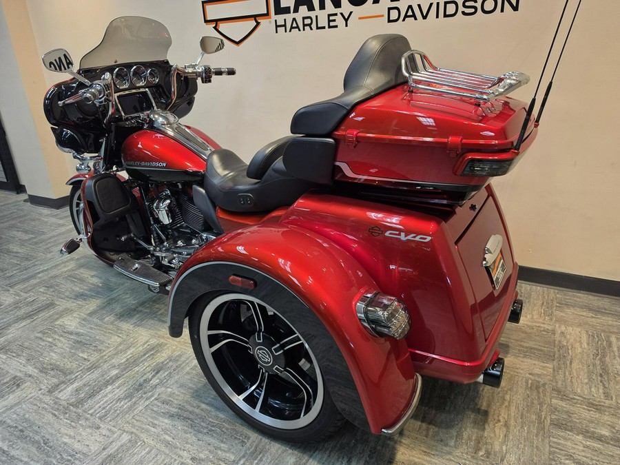 2021 Harley-Davidson® CVO™ Tri Glide® Sunset Orange & Sunset Black FLHTCUTGSE