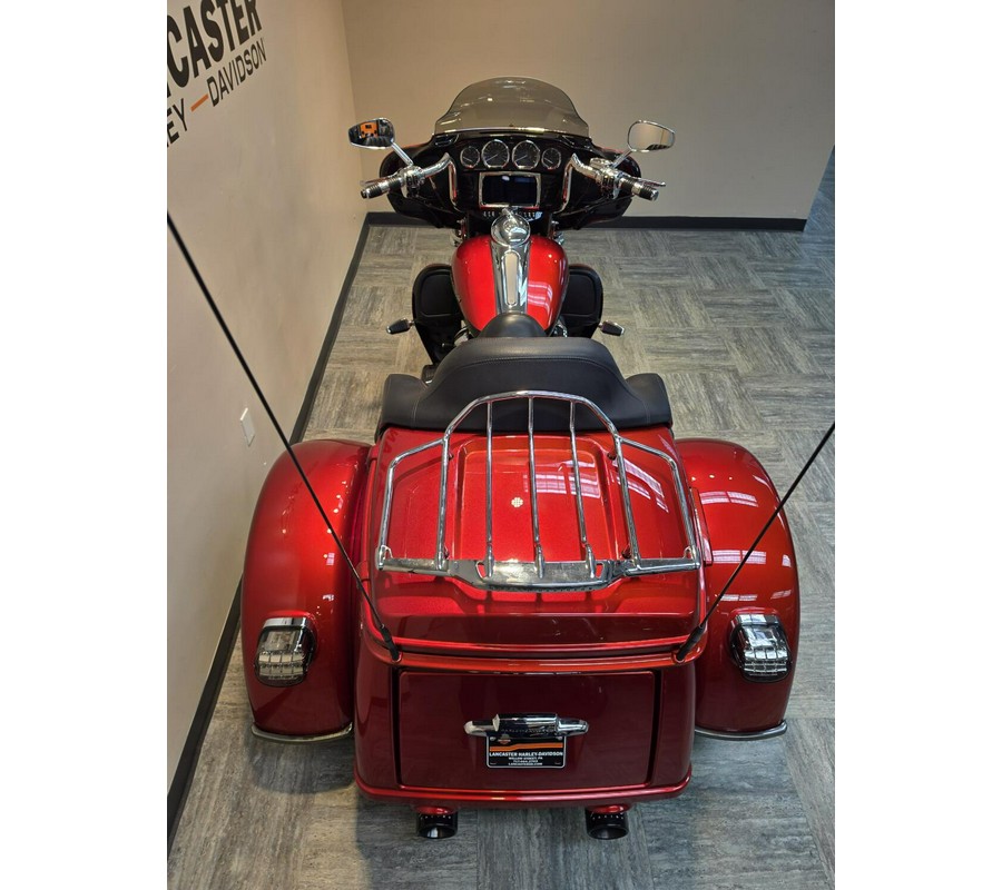 2021 Harley-Davidson® CVO™ Tri Glide® Sunset Orange & Sunset Black FLHTCUTGSE
