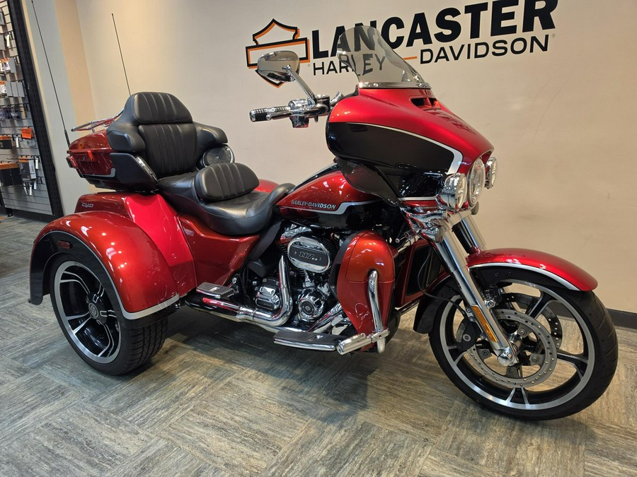 2021 Harley-Davidson® CVO™ Tri Glide® Sunset Orange & Sunset Black FLHTCUTGSE
