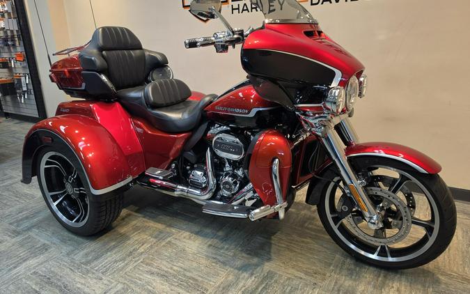 2021 Harley-Davidson® CVO™ Tri Glide® Sunset Orange & Sunset Black FLHTCUTGSE