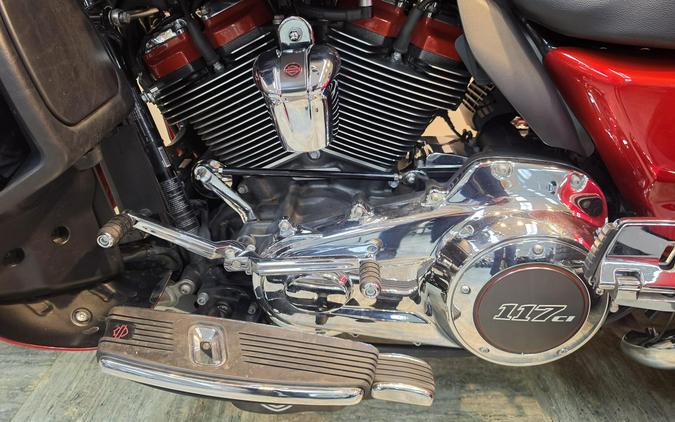 2021 Harley-Davidson® CVO™ Tri Glide® Sunset Orange & Sunset Black FLHTCUTGSE
