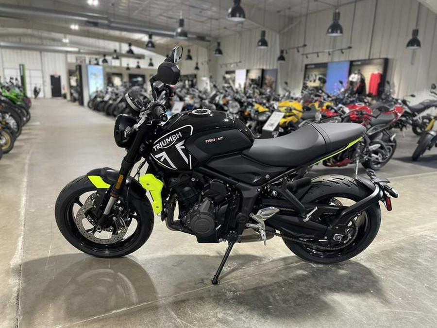 2024 Triumph Trident 660 Jet Black/Triumph Racing Yellow