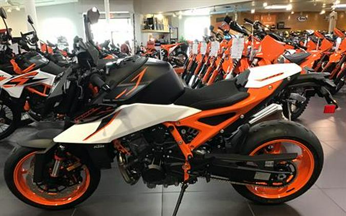 2026 KTM 990 Duke R