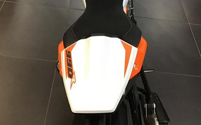 2026 KTM 990 Duke R
