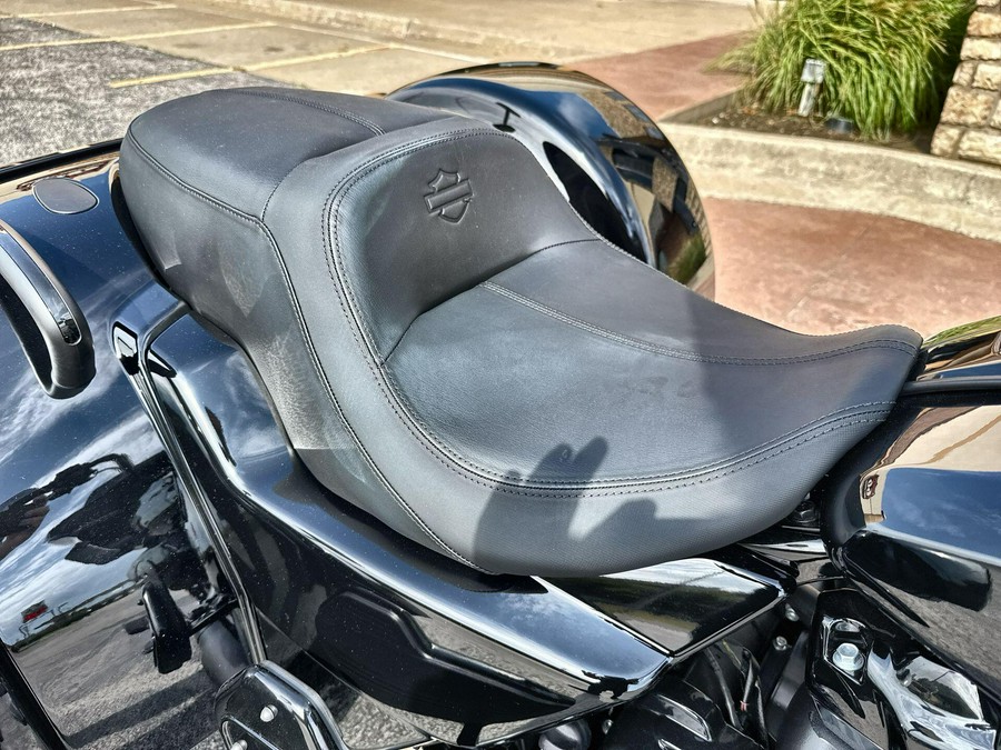 2026 Harley-Davidson® Road Glide 3 Vivid Black
