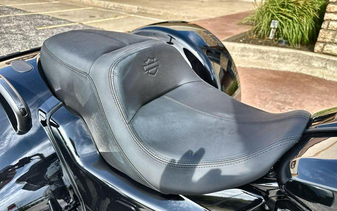 2026 Harley-Davidson® Road Glide 3 Vivid Black