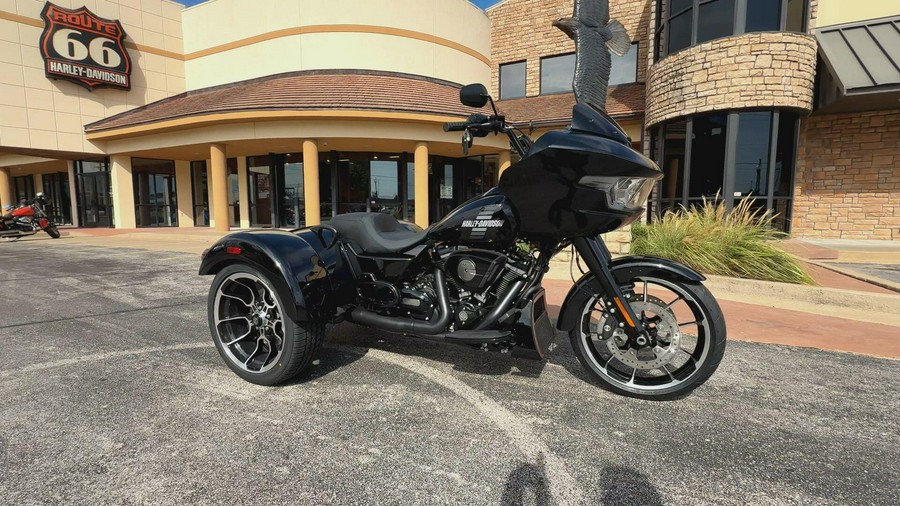 2026 Harley-Davidson® Road Glide 3 Vivid Black