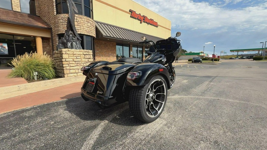 2026 Harley-Davidson® Road Glide 3 Vivid Black