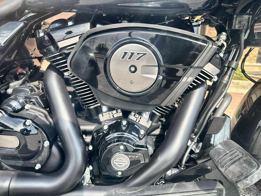 2026 Harley-Davidson® Road Glide 3 Vivid Black