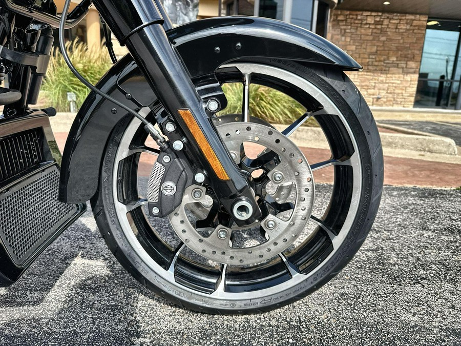 2026 Harley-Davidson® Road Glide 3 Vivid Black