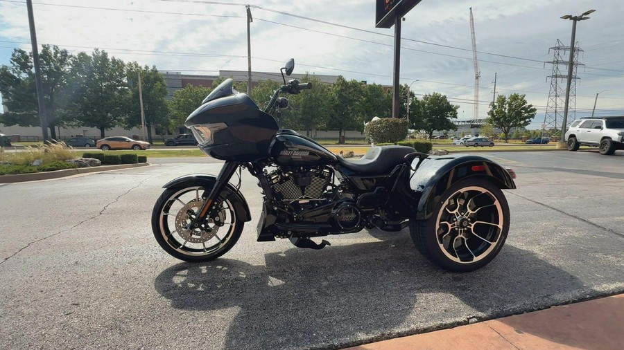 2026 Harley-Davidson® Road Glide 3 Vivid Black