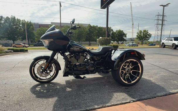 2026 Harley-Davidson® Road Glide 3 Vivid Black