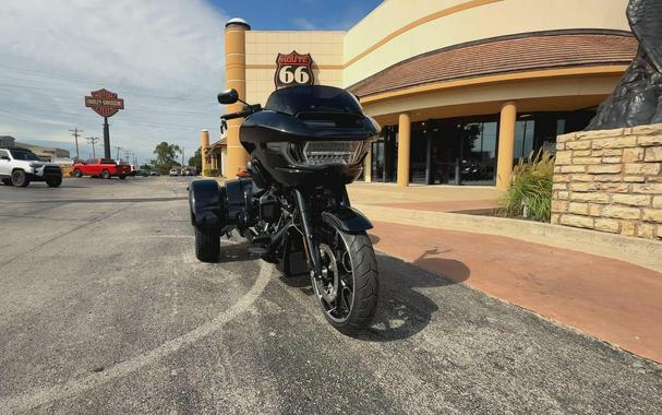 2026 Harley-Davidson® Road Glide 3 Vivid Black