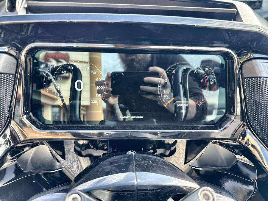 2026 Harley-Davidson® Road Glide 3 Vivid Black