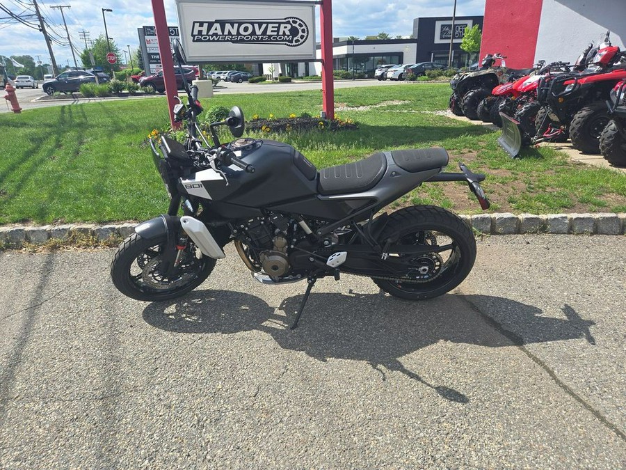 2025 Husqvarna® Svartpilen 801