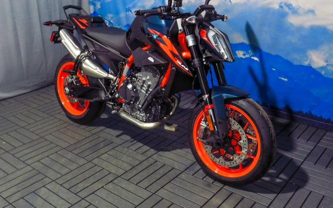 2023 KTM 890 Duke R