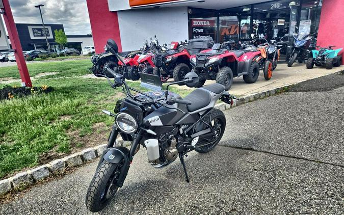 2025 Husqvarna® Svartpilen 801