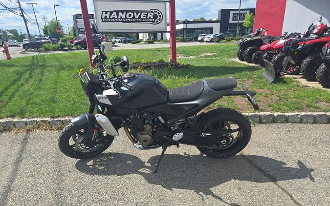 2025 Husqvarna® Svartpilen 801