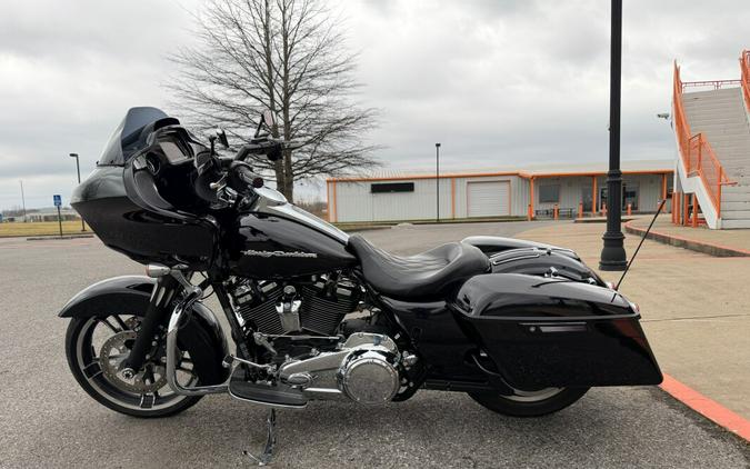 2017 Harley-Davidson® Road Glide® Special Vivid Black