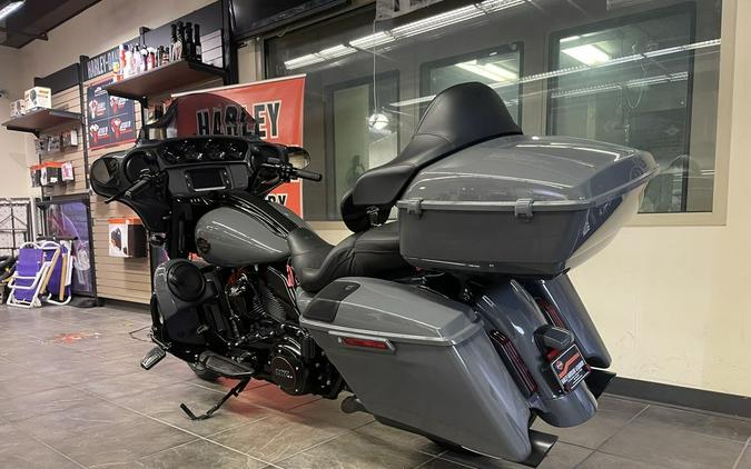 2018 Harley-Davidson® FLHXSE - CVO™ Street Glide®