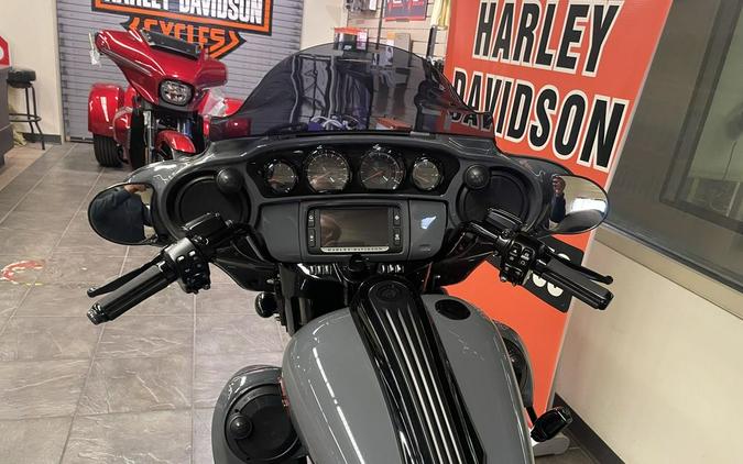 2018 Harley-Davidson® FLHXSE - CVO™ Street Glide®