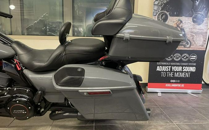 2018 Harley-Davidson® FLHXSE - CVO™ Street Glide®