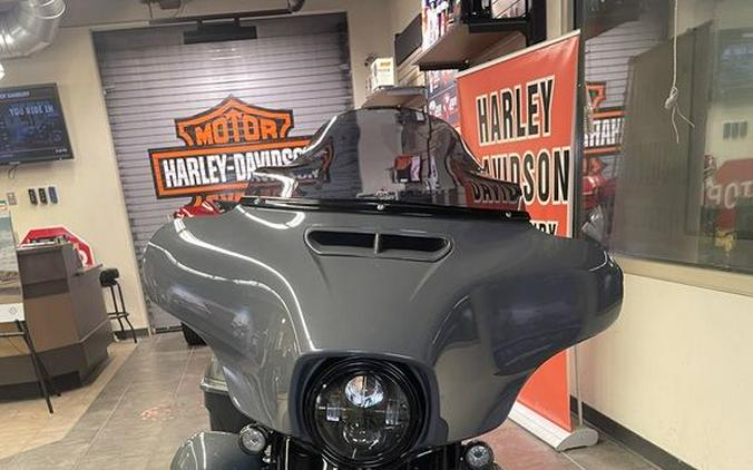 2018 Harley-Davidson® FLHXSE - CVO™ Street Glide®
