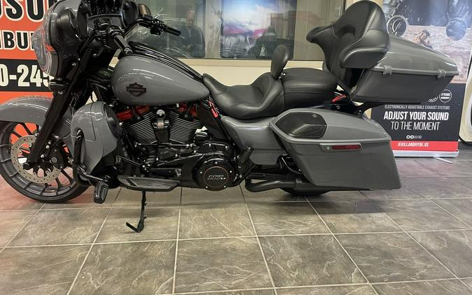 2018 Harley-Davidson® FLHXSE - CVO™ Street Glide®