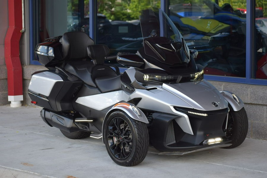 2023 Can-Am® Spyder RT Limited Dark Wheels