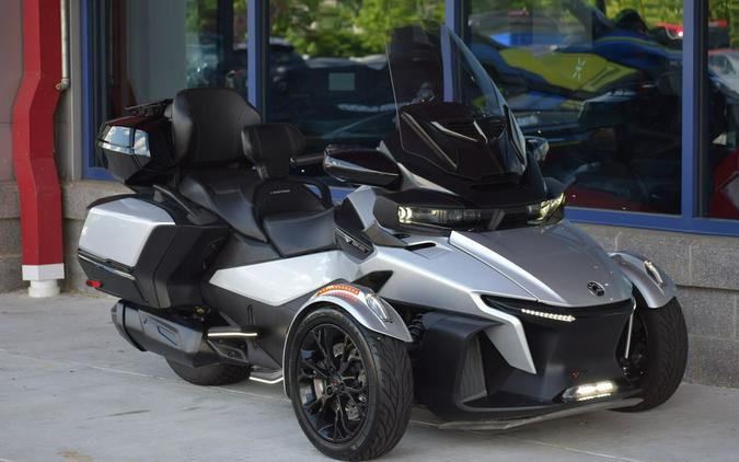 2023 Can-Am® Spyder RT Limited Dark Wheels