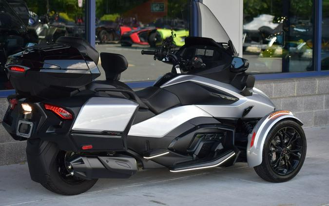 2023 Can-Am® Spyder RT Limited Dark Wheels